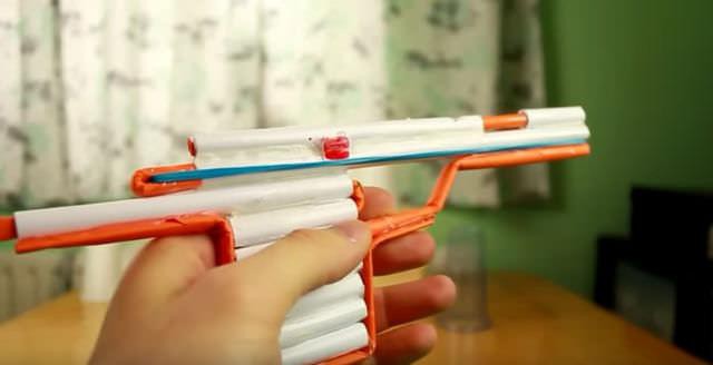 Ako urobiť z papiera zbraň ľahko a rýchlo