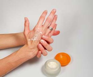 Prsty na rukách trhliny: príčiny a liečba